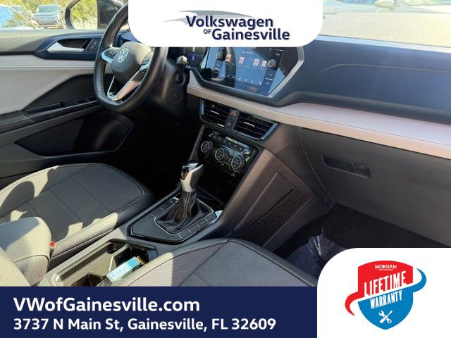 Certified 2024 Volkswagen Taos SE image 10