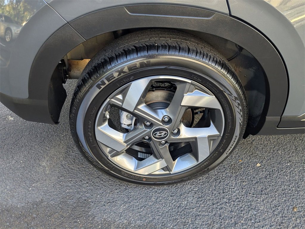 Used 2025 Hyundai Venue SEL image 33