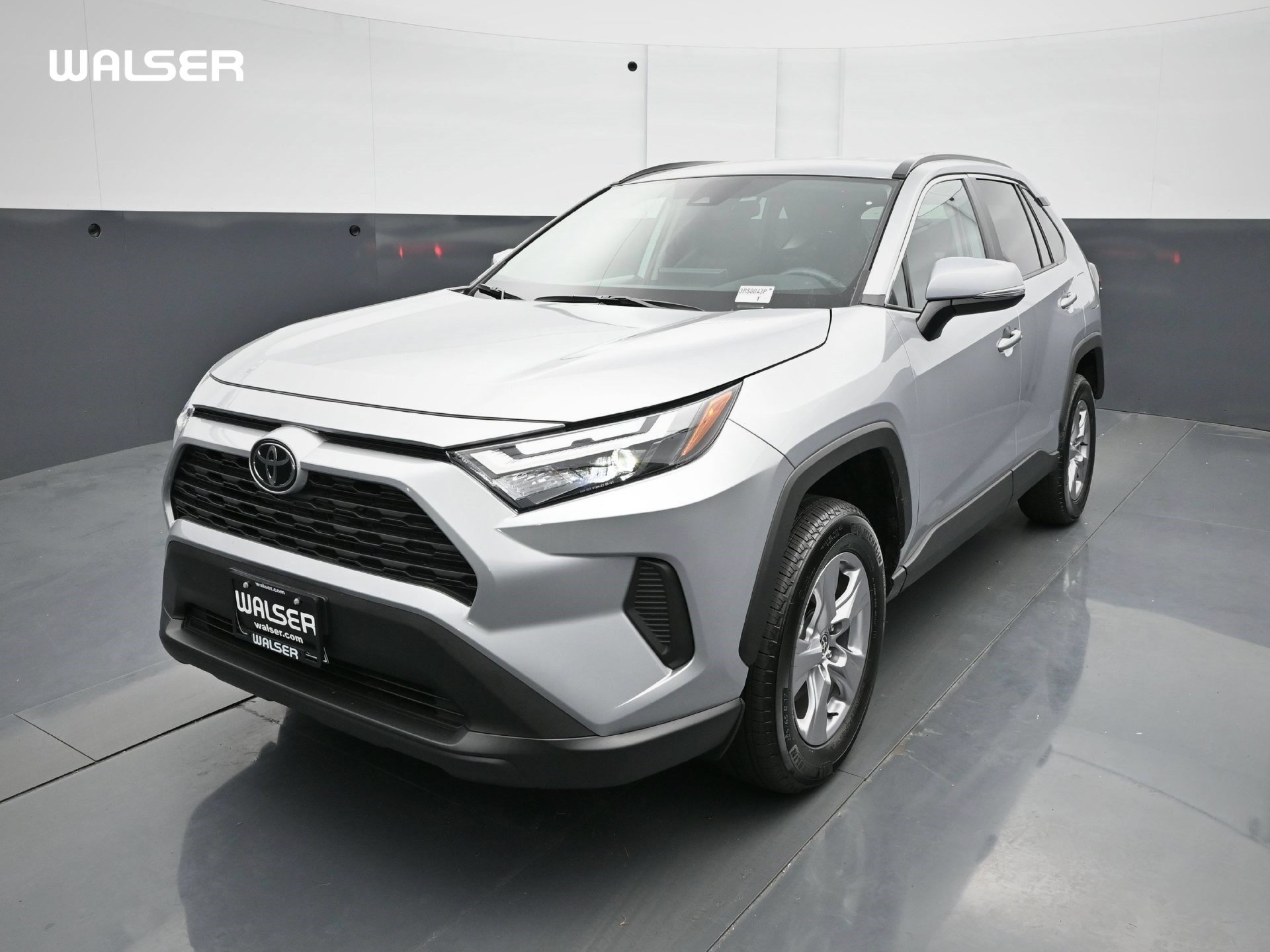 Used 2025 Toyota RAV4 XLE AWD/4WD image 1