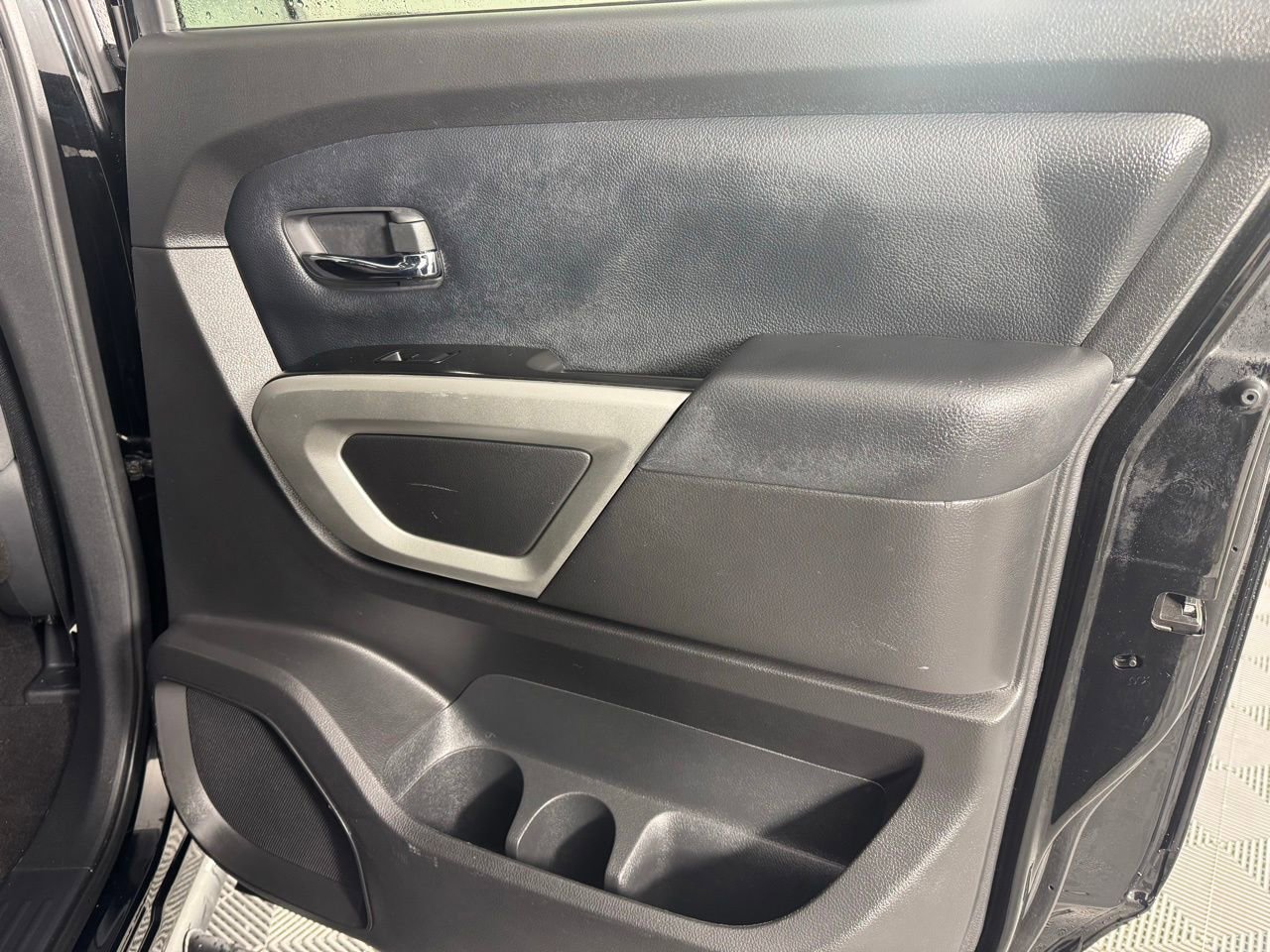 Used 2024 Nissan Titan SV w/ Accessory Utility Package image 24