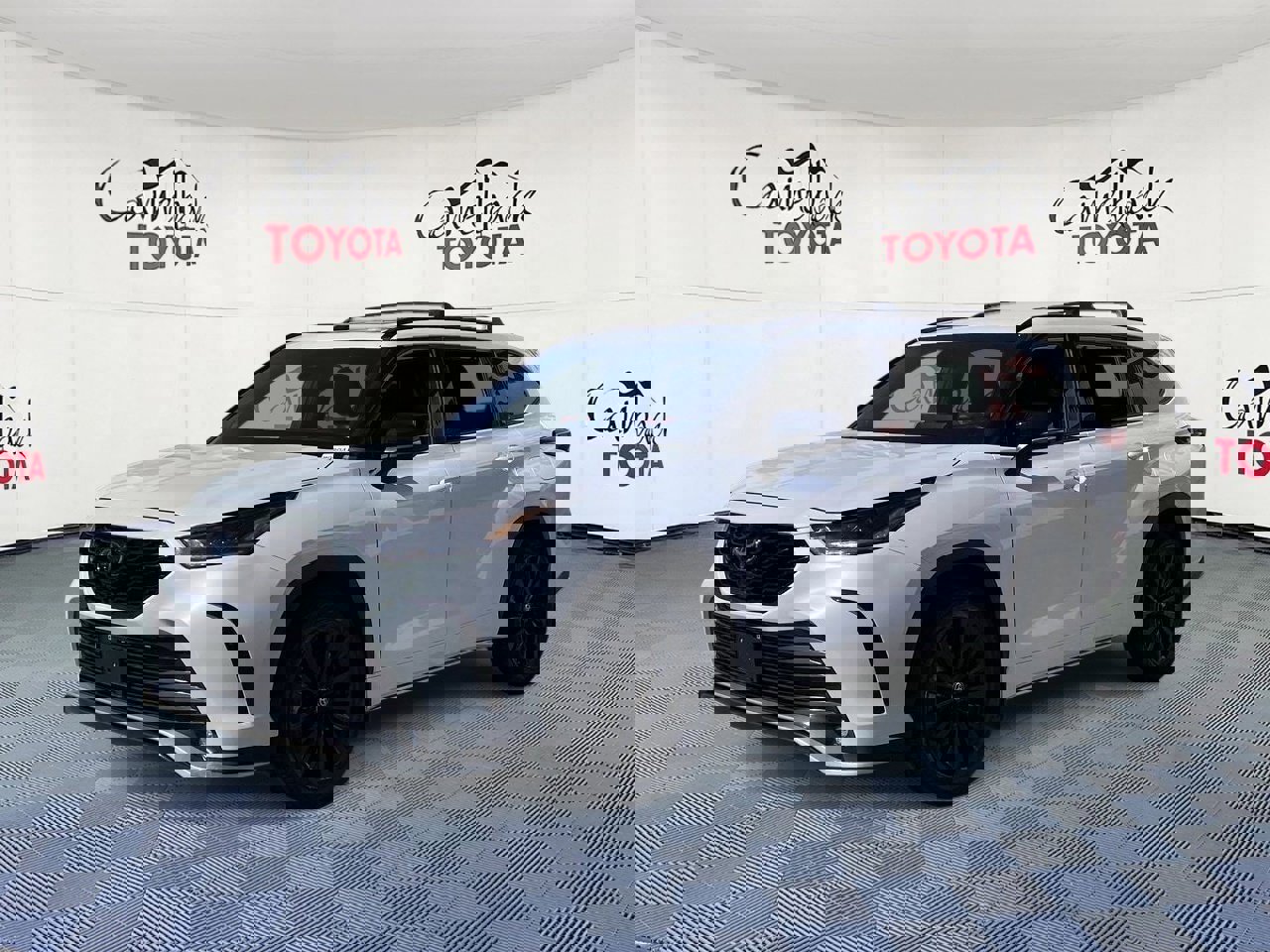 Used 2023 Toyota Highlander XSE image 2