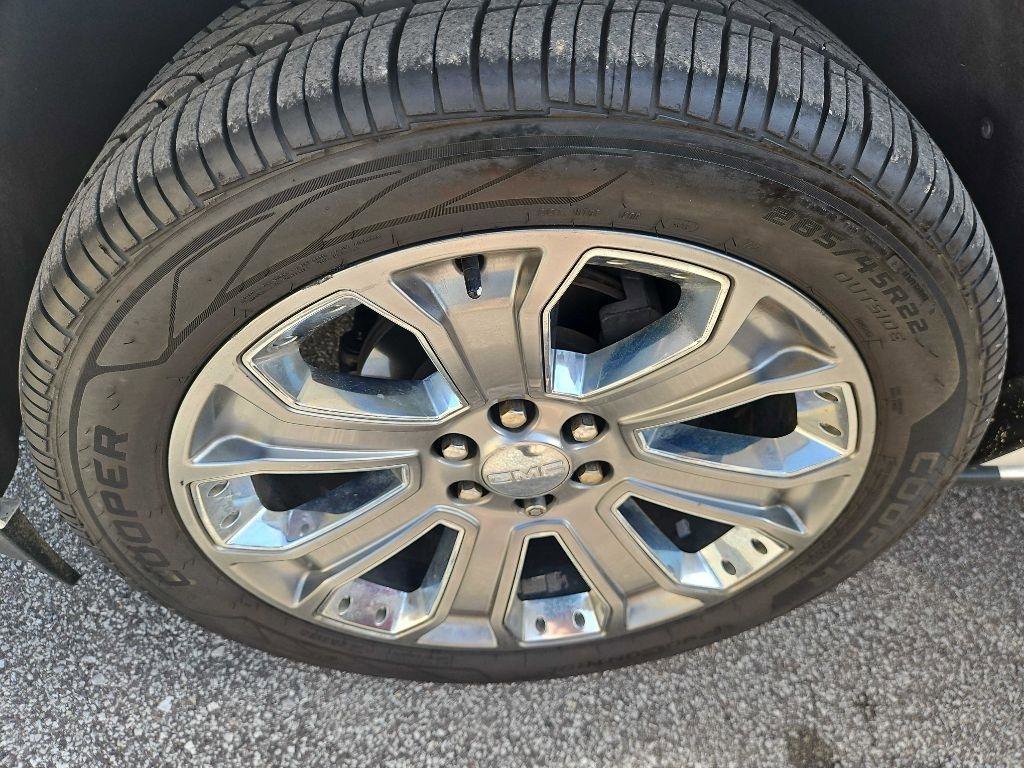 Used 2016 GMC Yukon XL Denali w/ Open Road Package AWD/4WD image 39