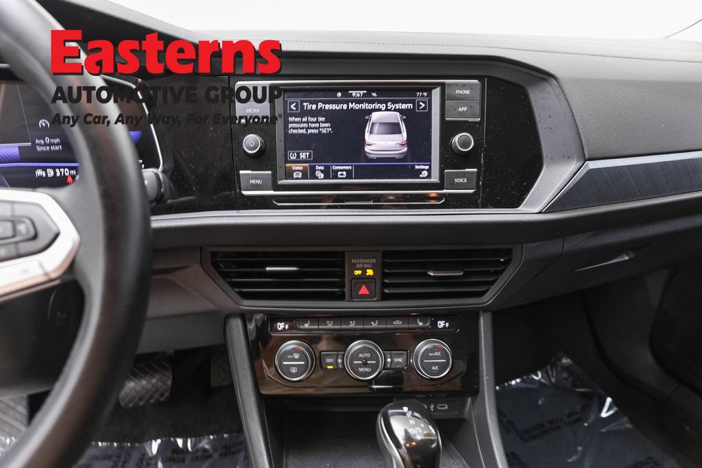 Used 2024 Volkswagen Jetta SE FWD image 13