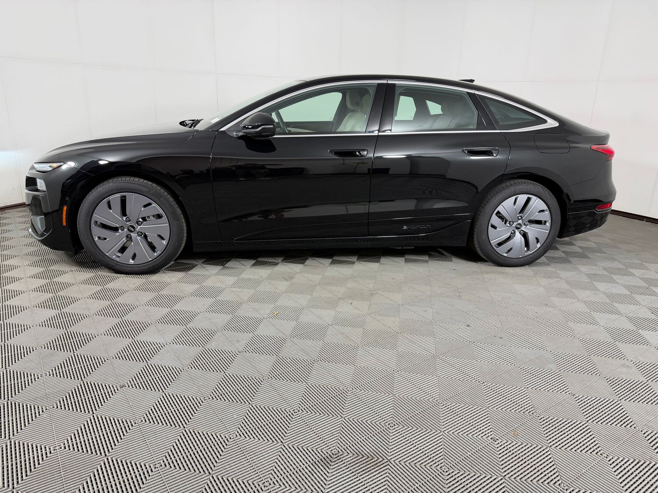Certified 2025 Audi A6 e-tron Premium w/ Ultra Package AWD/4WD image 2