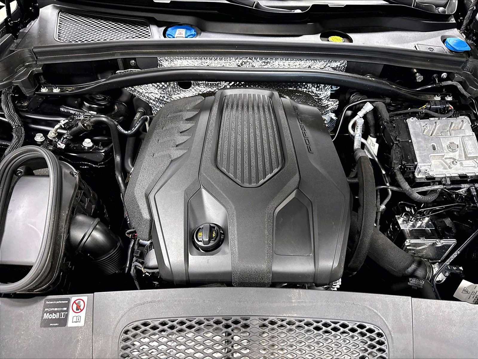 Used 2026 Porsche Macan AWD/4WD image 36