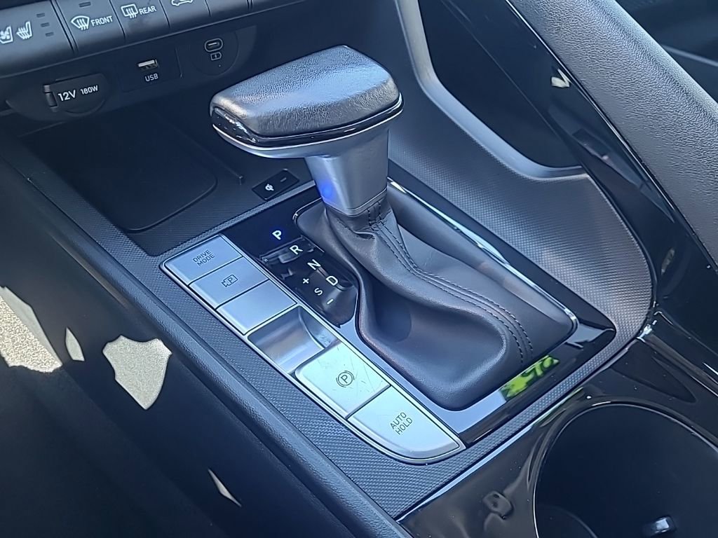 Used 2025 Hyundai Elantra Limited image 23