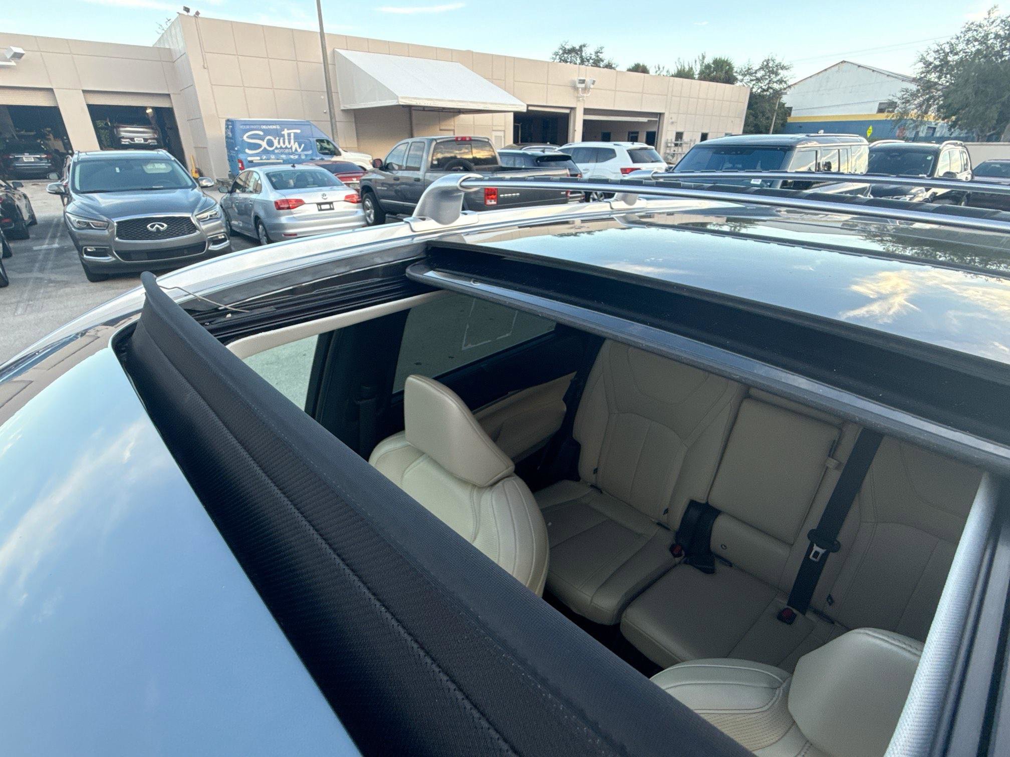 Used 2022 INFINITI QX60 Sensory w/ Cargo Package image 17