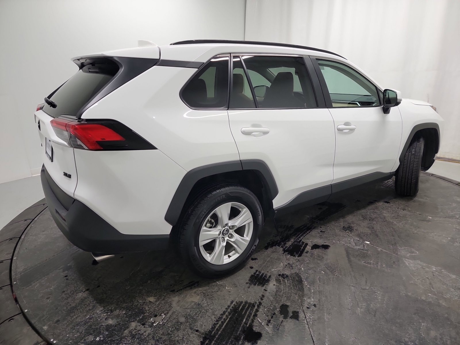Used 2020 Toyota RAV4 XLE image 9
