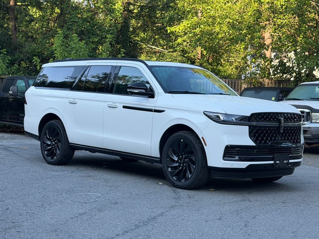 New 2027 Lincoln Navigator L Reserve w/ Jet Appearance Package