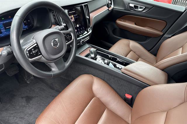 Used 2023 Volvo V60 B5 Cross Country Plus w/ Climate Package image 9