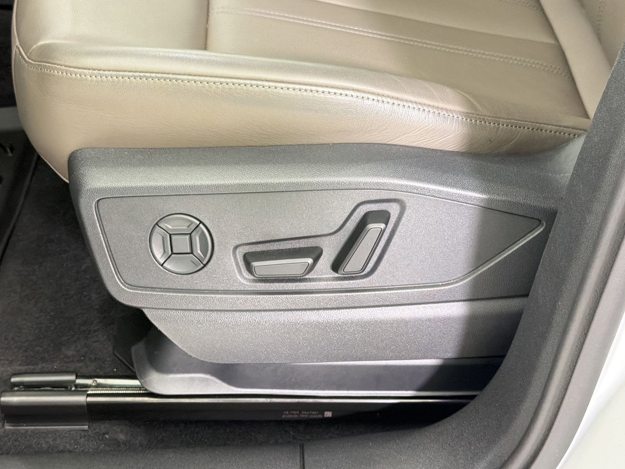 Certified 2025 Audi Q5 Premium w/ Convenience Package image 15
