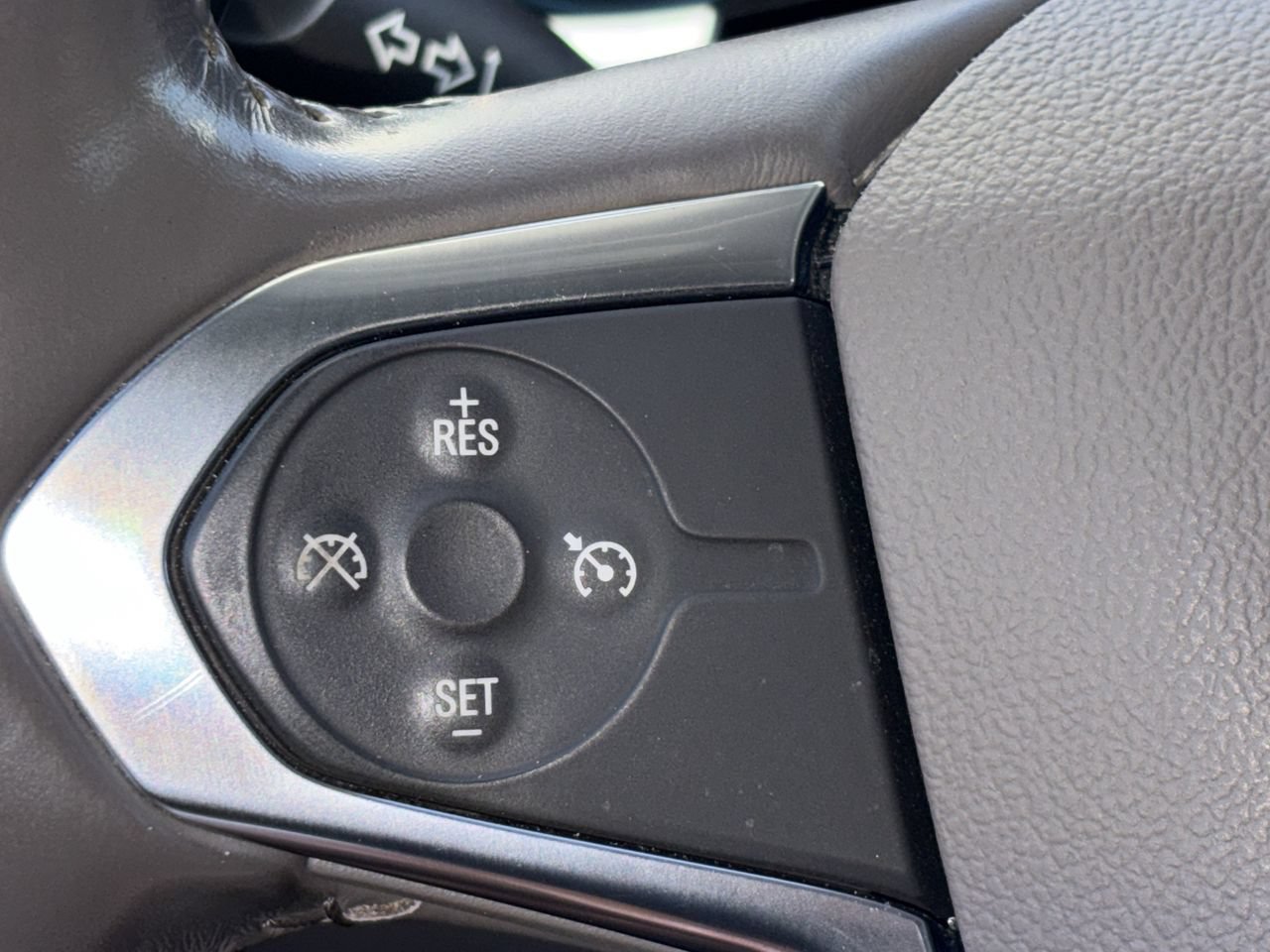 Used 2020 Chevrolet Traverse LT w/ LT Premium Package FWD image 13