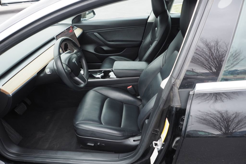 Used 2019 Tesla Model 3 Standard Range Plus image 12