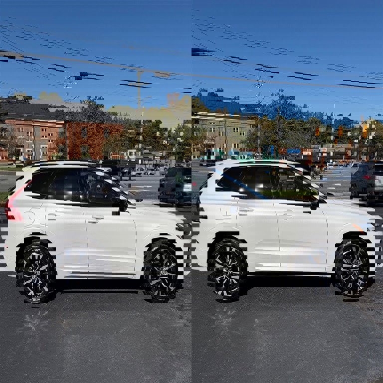 Used 2024 Volvo XC60 B5 Plus w/ Climate Package image 6
