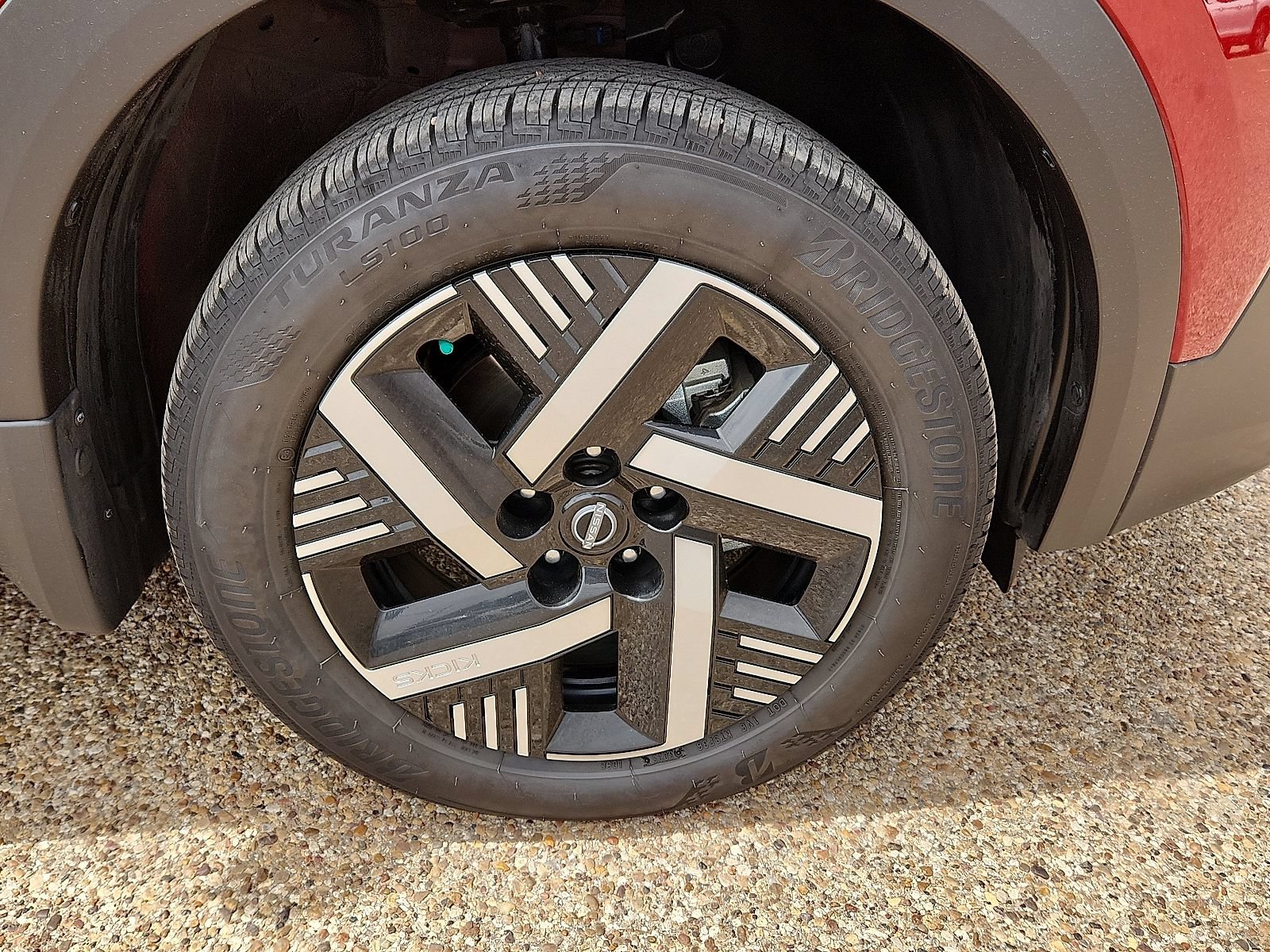 Used 2026 Nissan Kicks SV FWD image 7