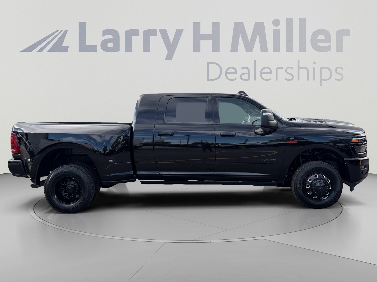 New 2026 RAM 3500 Laramie AWD/4WD image 6