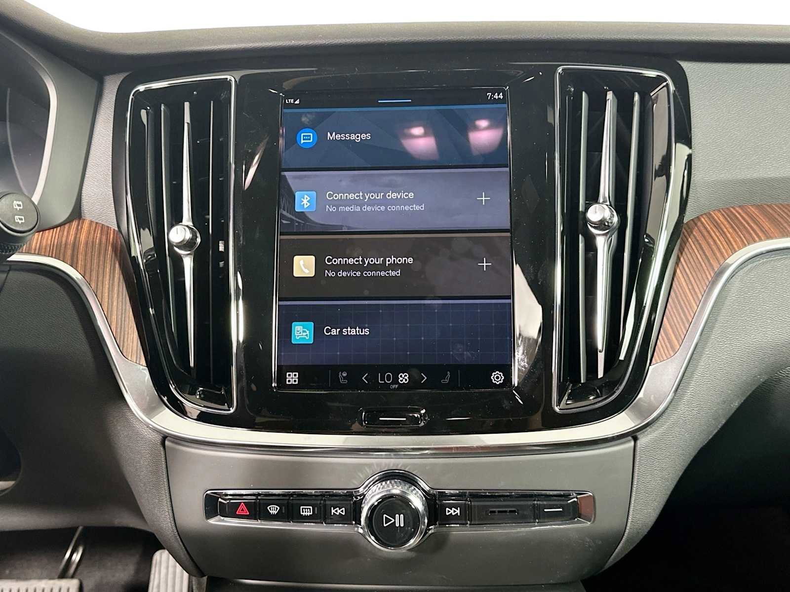 Certified 2025 Volvo V60 B5 Cross Country Plus w/ Protection Package Premier image 13