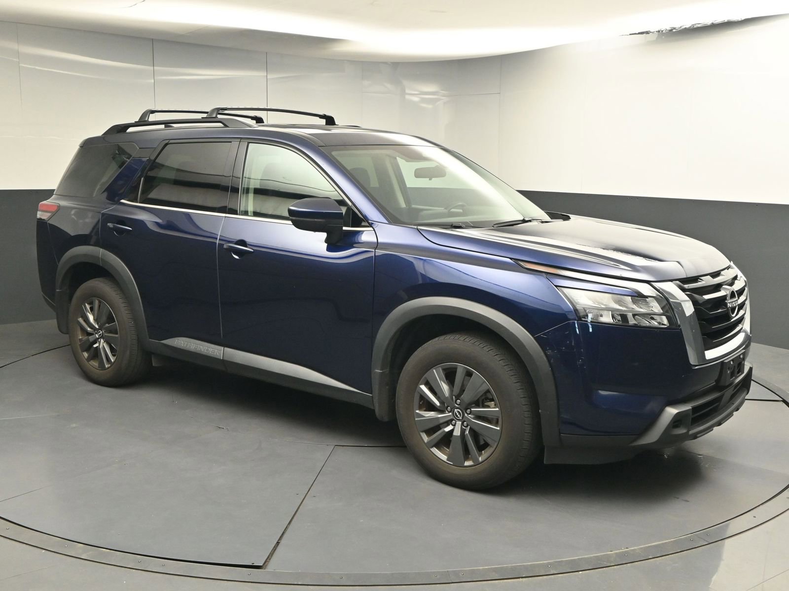 Used 2023 Nissan Pathfinder SV w/ SV Premium Package image 1