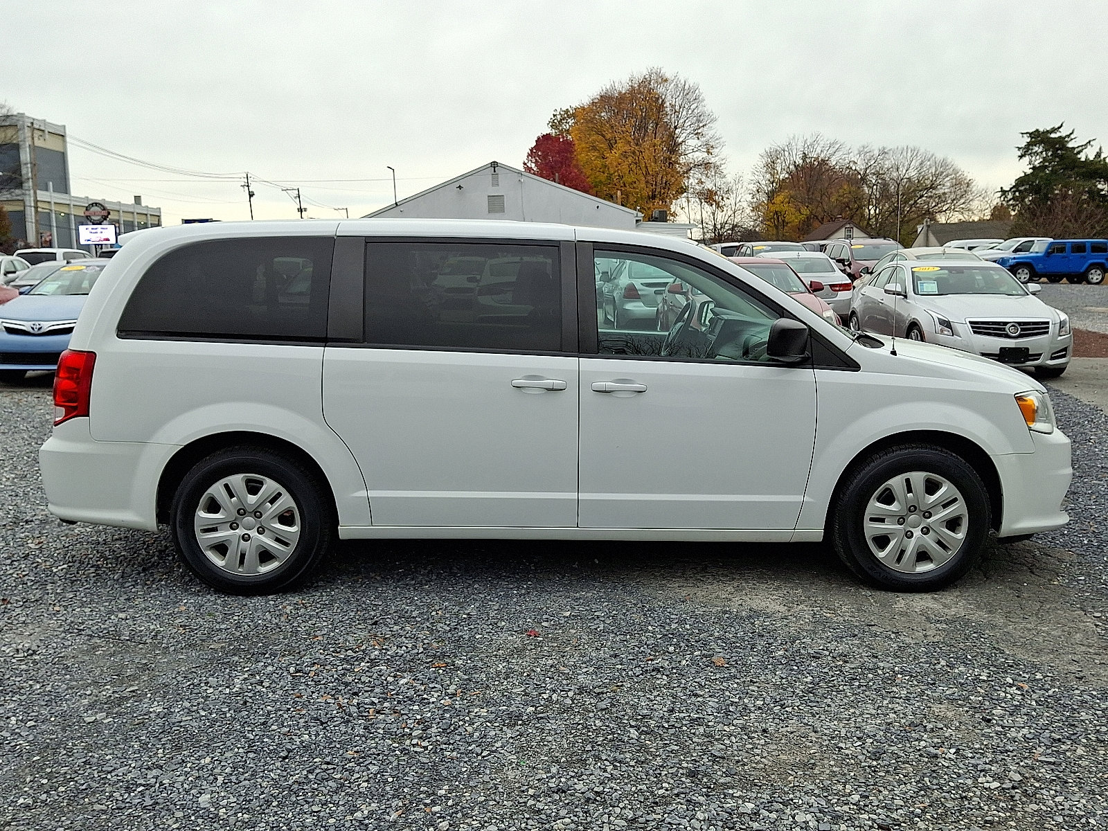 Used 2018 Dodge Grand Caravan SE w/ UConnect Hands-Free Group image 8