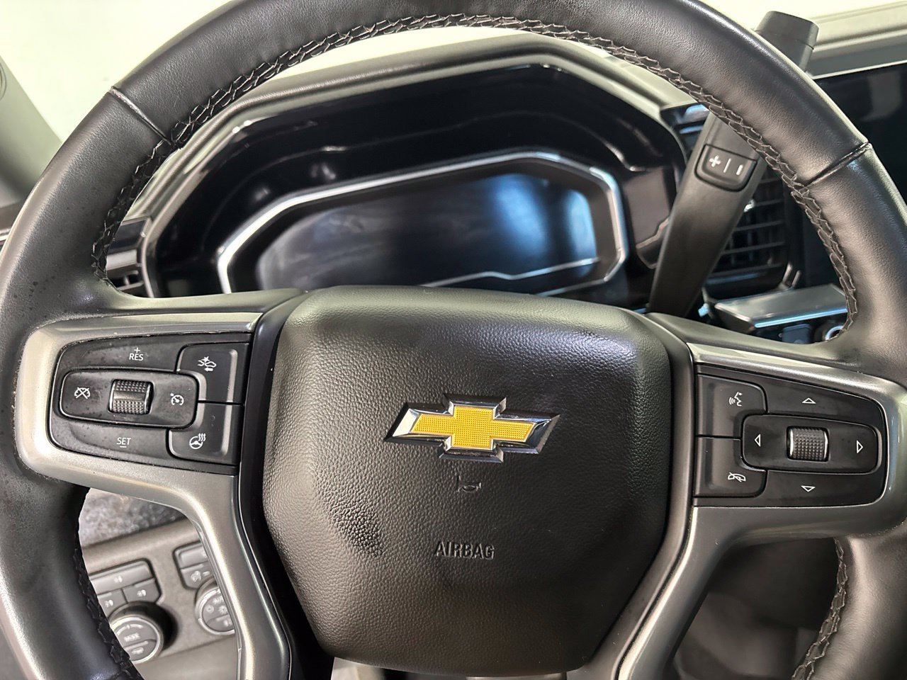 Used 2025 Chevrolet Silverado 2500 LT w/ Convenience Package AWD/4WD image 11