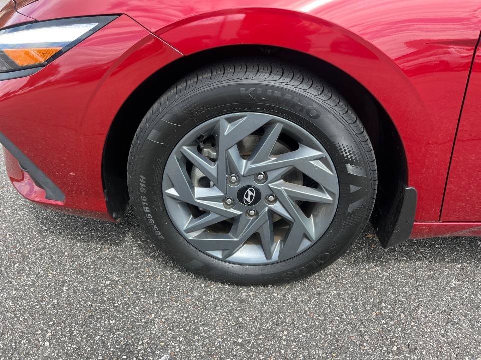 Used 2024 Hyundai Elantra SEL FWD image 29
