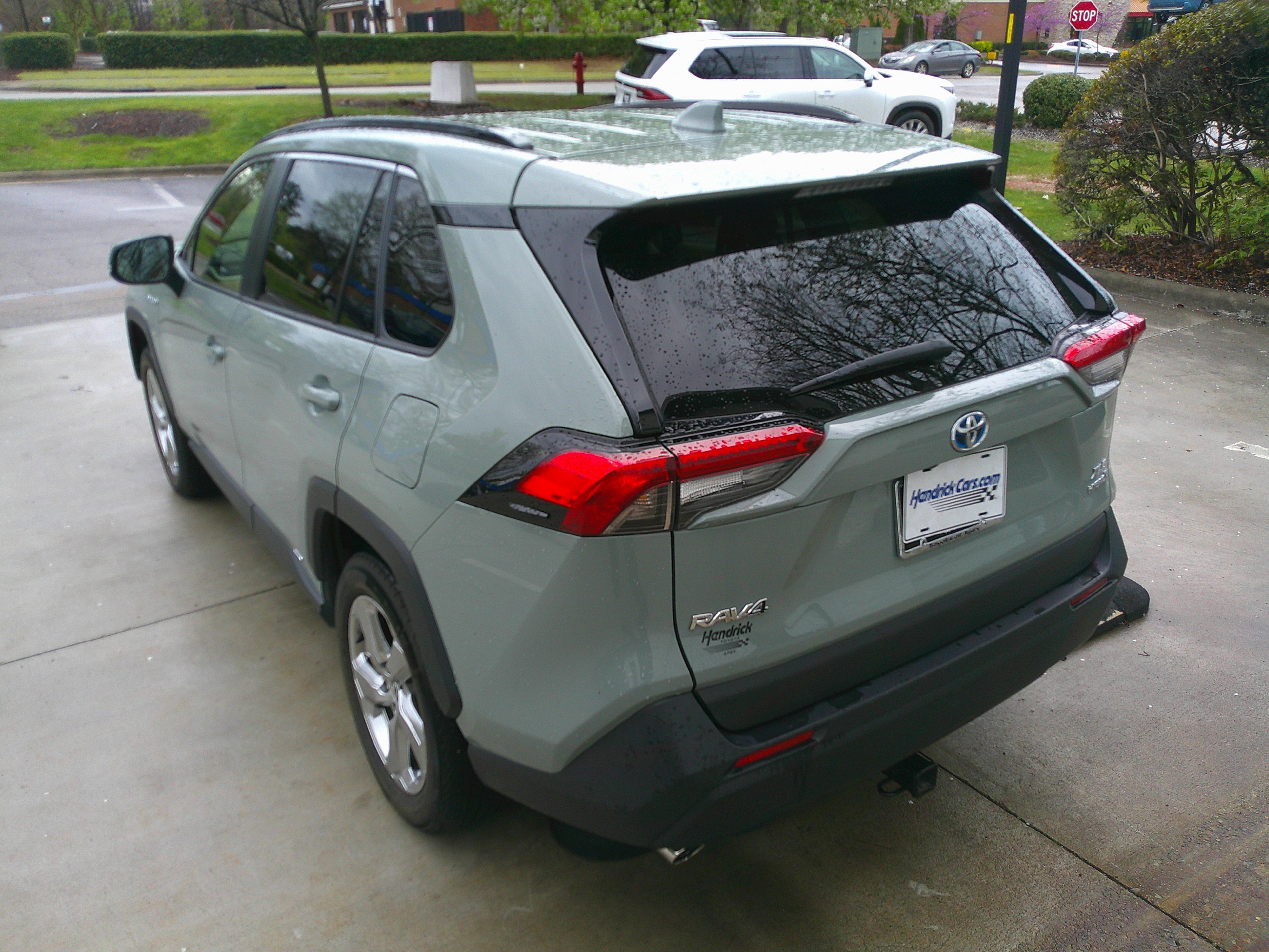 Used 2021 Toyota RAV4 XLE Premium image 9