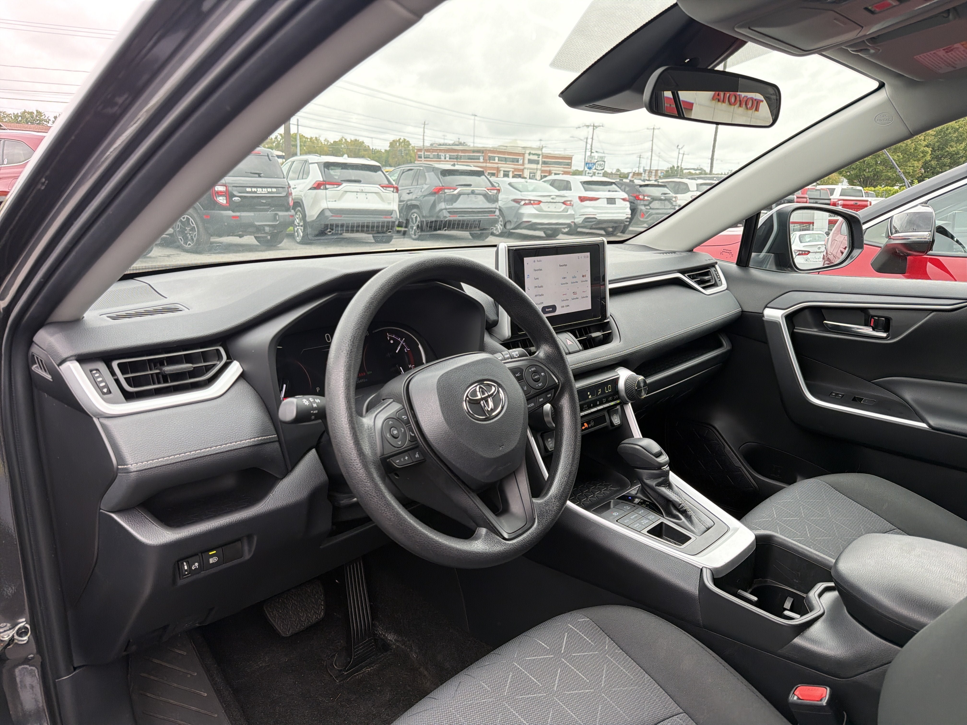 Used 2024 Toyota RAV4 XLE AWD/4WD image 9