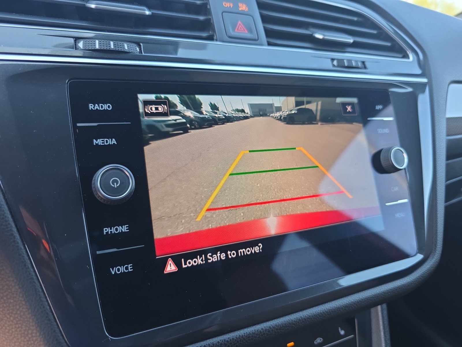 Certified 2022 Volkswagen Tiguan SE FWD image 29