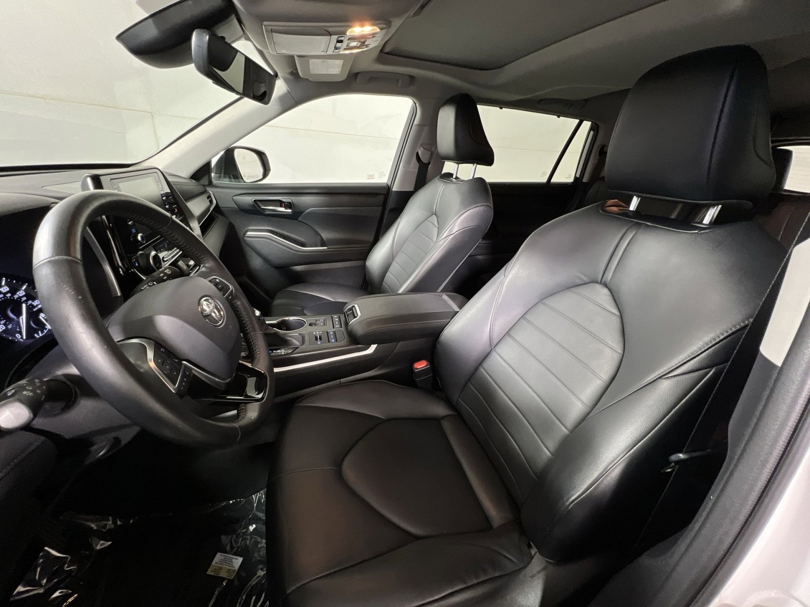 Used 2020 Toyota Highlander XLE image 13