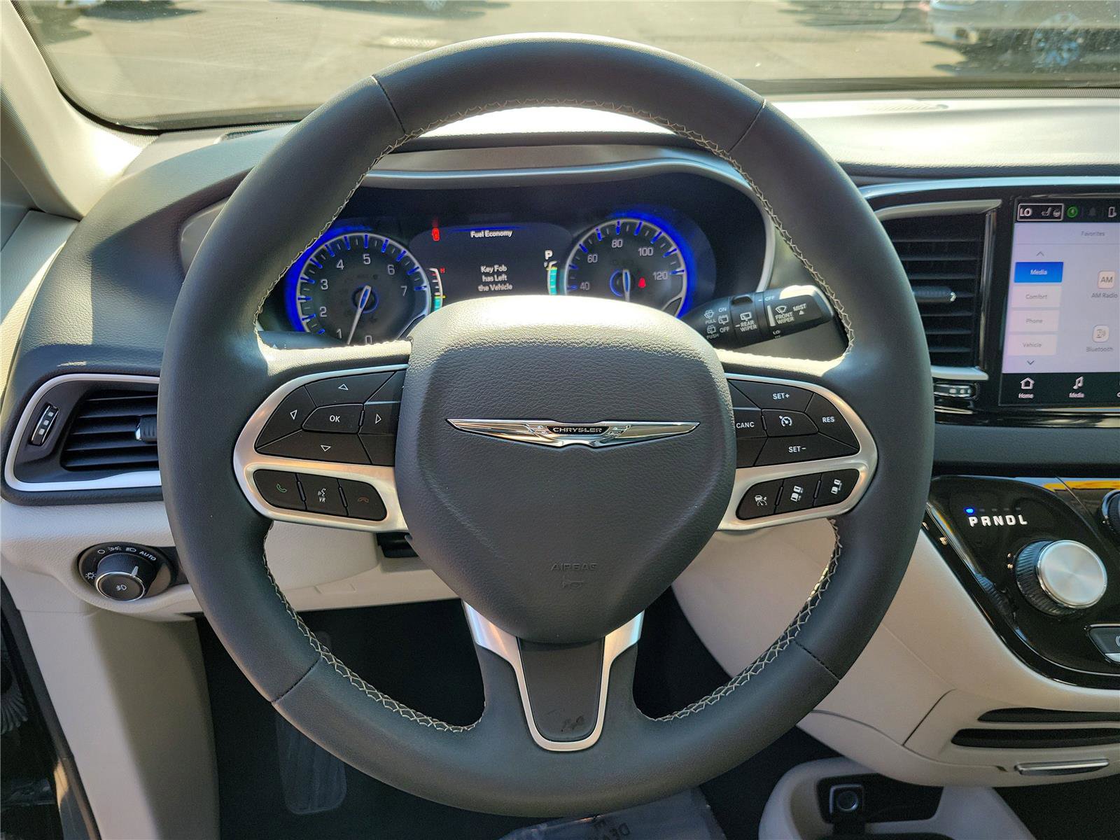 Used 2023 Chrysler Pacifica Touring-L FWD image 24