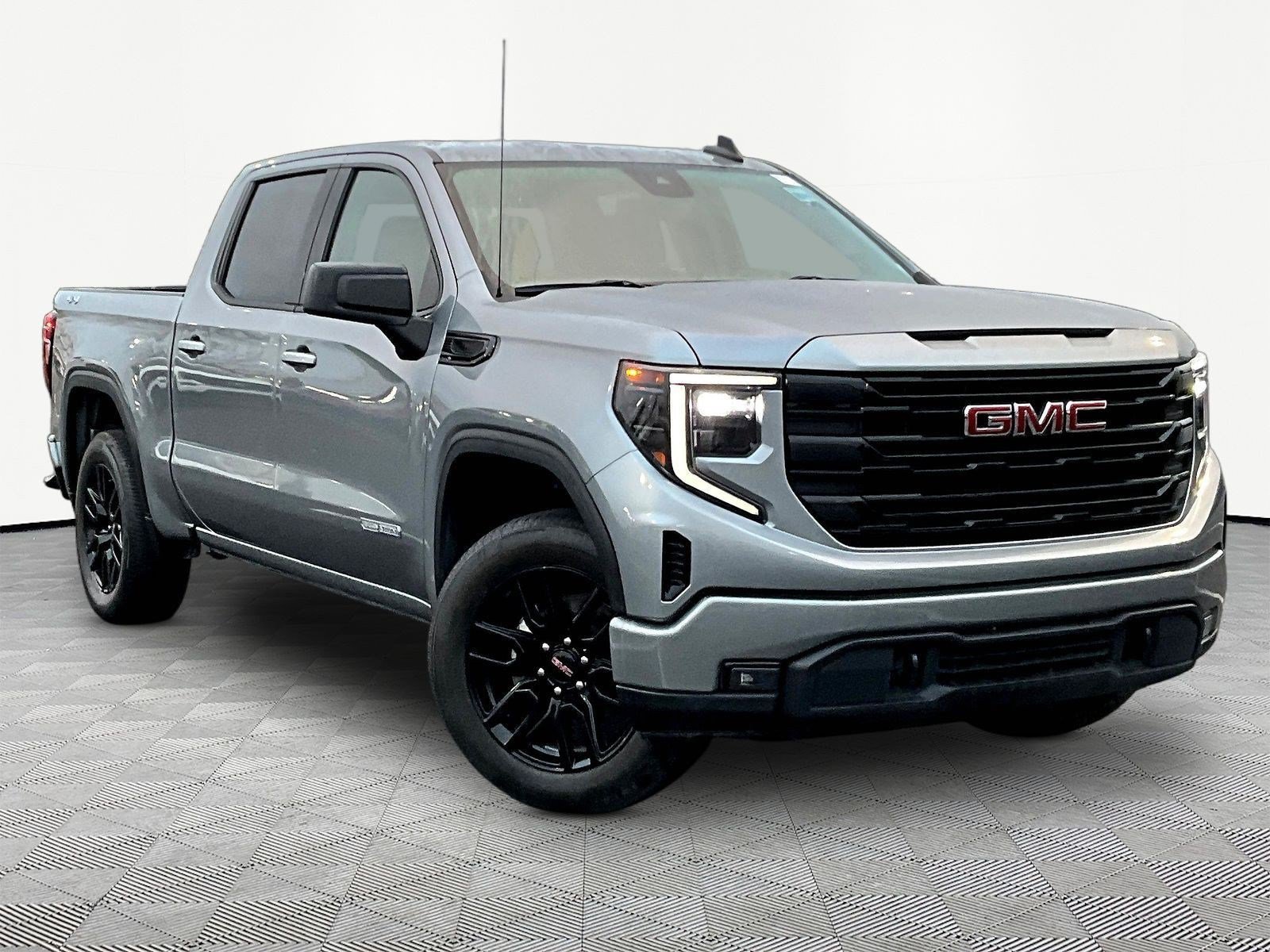 Used 2024 GMC Sierra 1500 Elevation AWD/4WD image 3