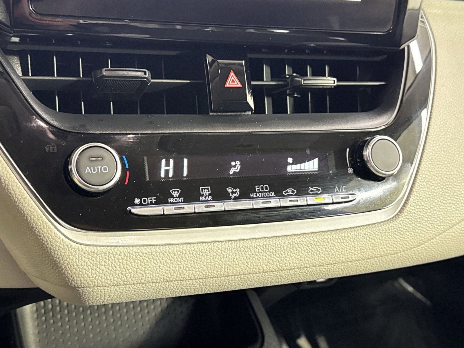 Used 2024 Toyota Corolla LE image 23