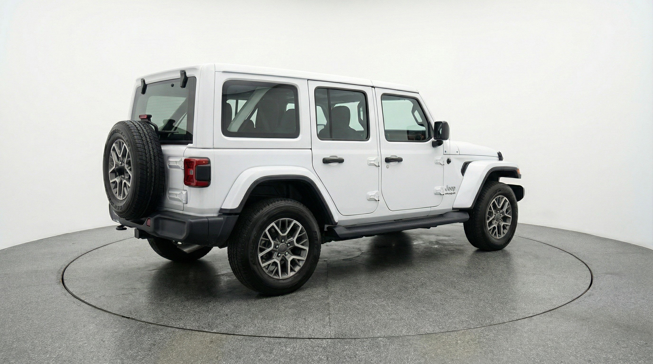 Used 2025 Jeep Wrangler Sahara image 9