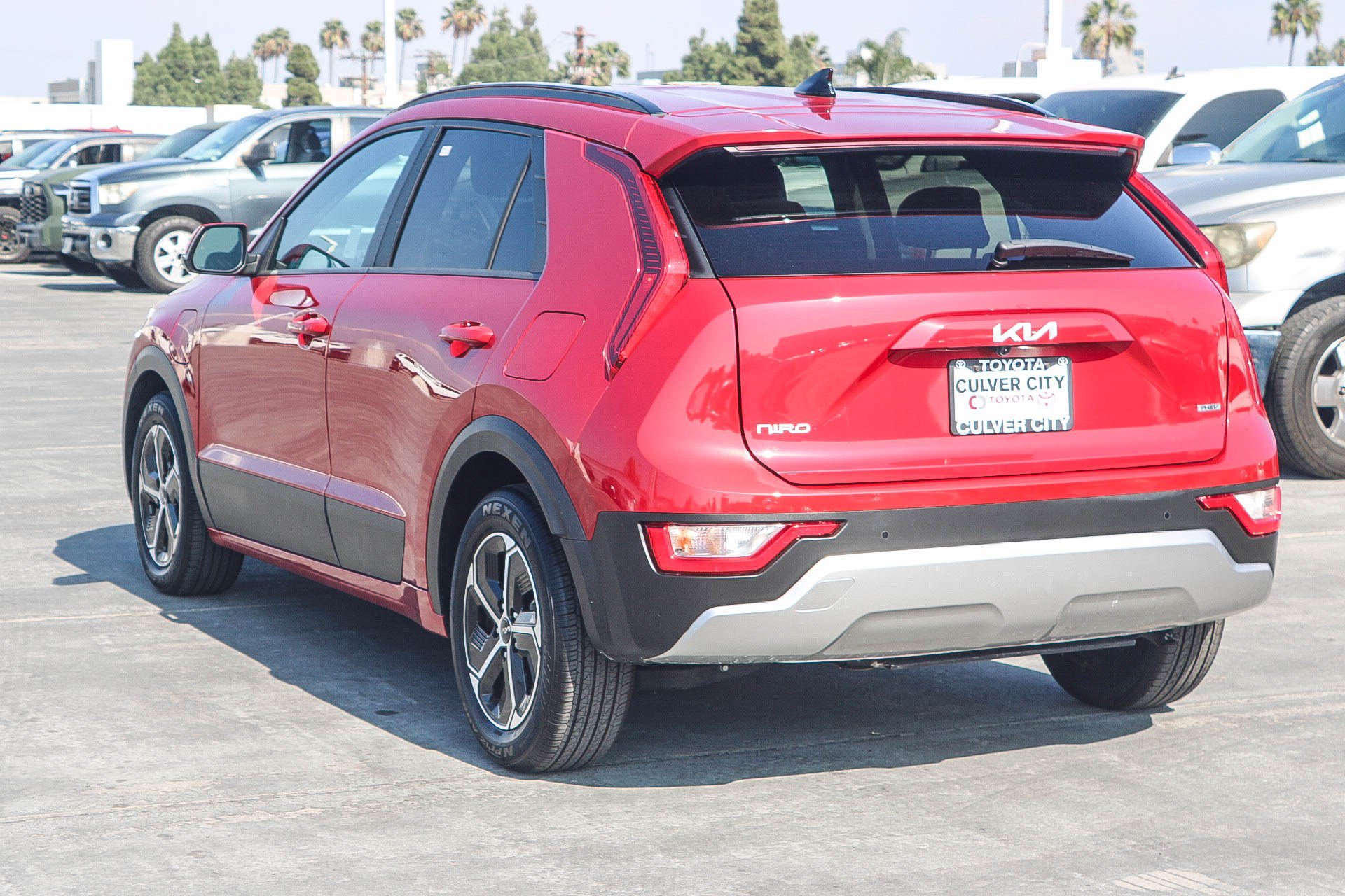 Used 2025 Kia Niro LX FWD image 7