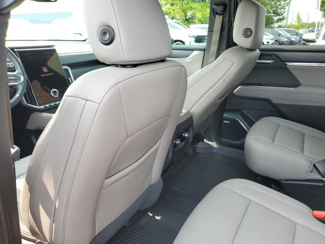 Used 2024 GMC Acadia Elevation w/ Luxury Package FWD image 15