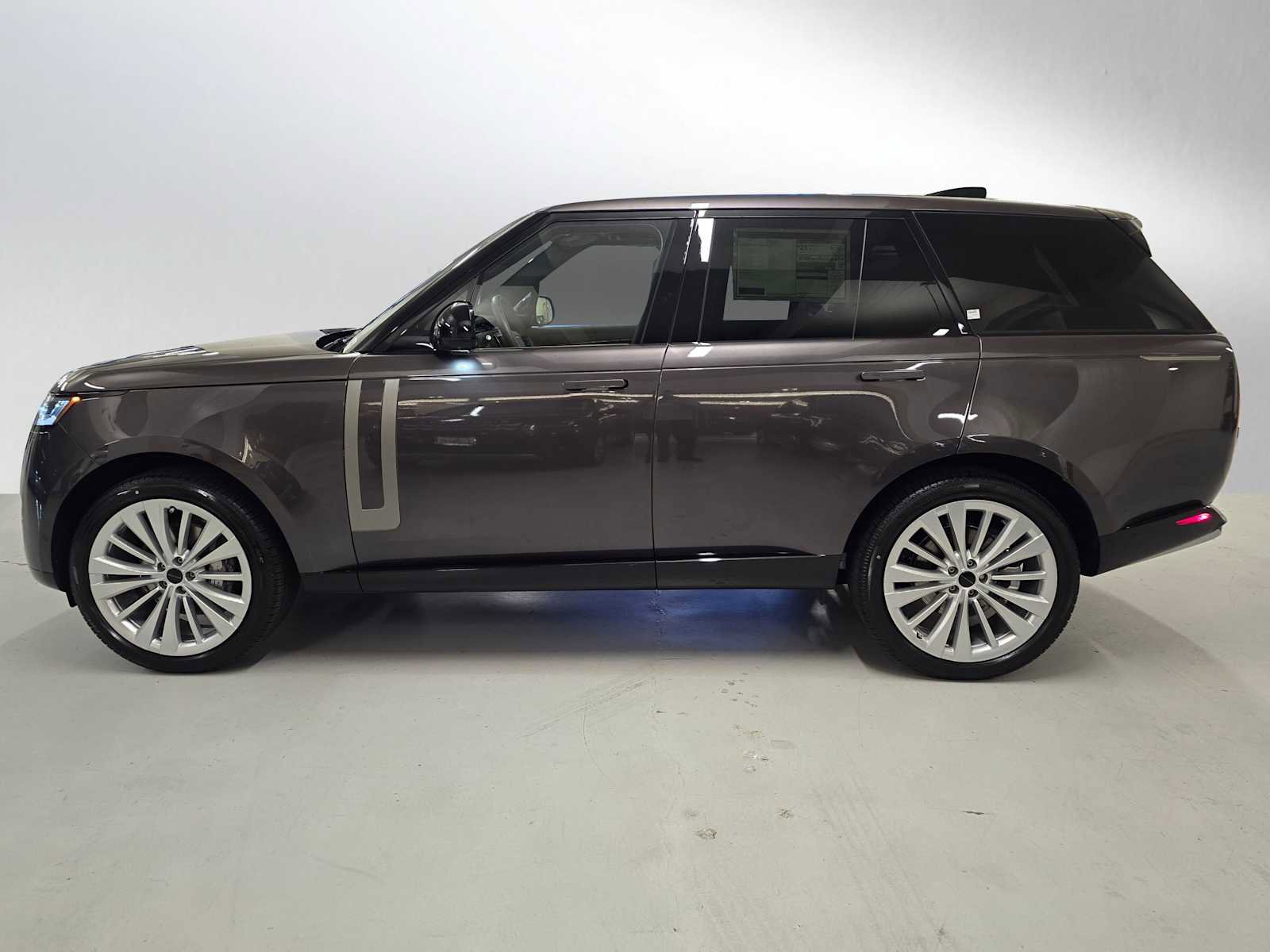 New 2026 Land Rover Range Rover SE image 2