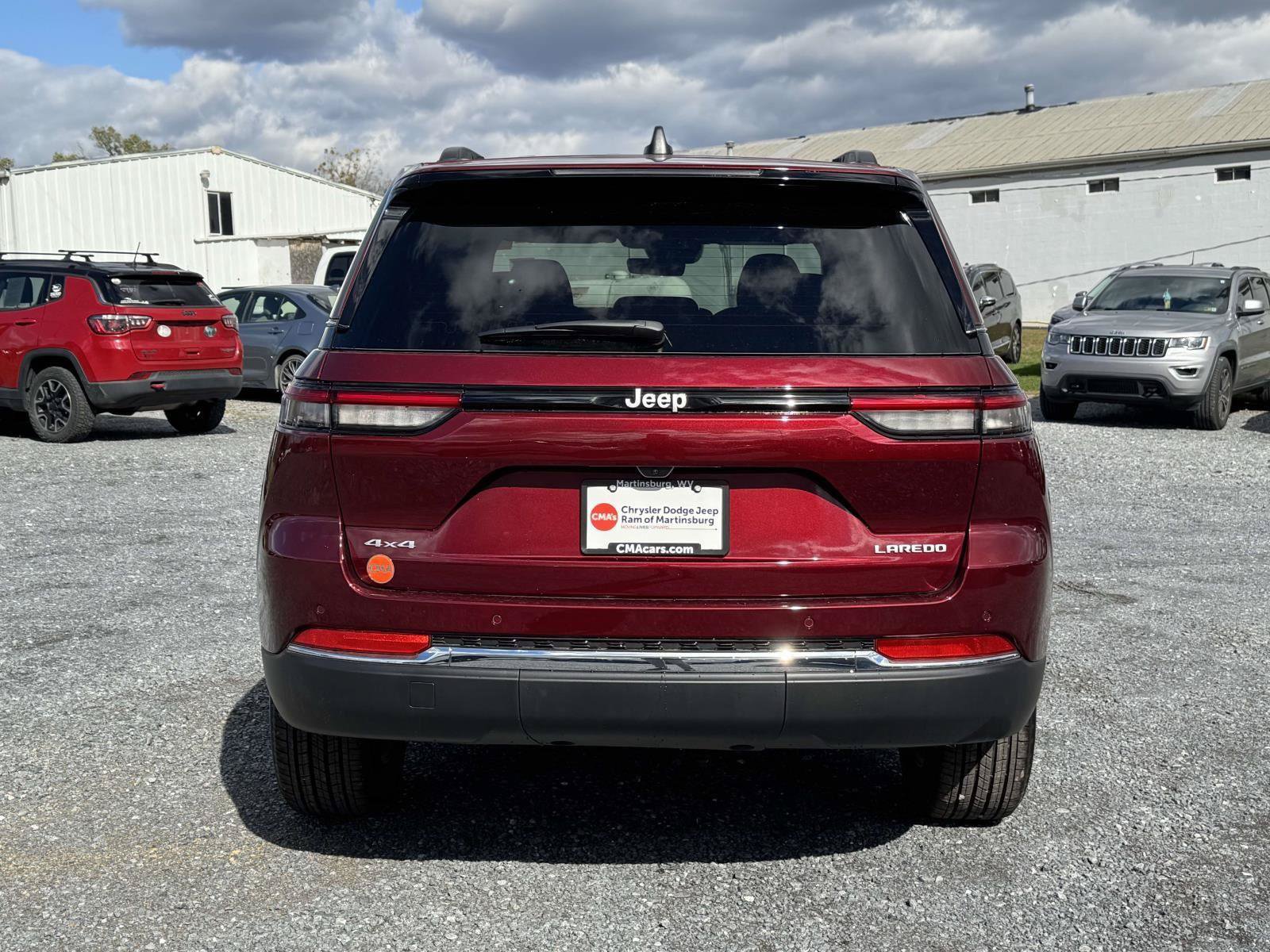 New 2025 Jeep Grand Cherokee Laredo X w/ Luxury Tech Group I AWD/4WD image 20