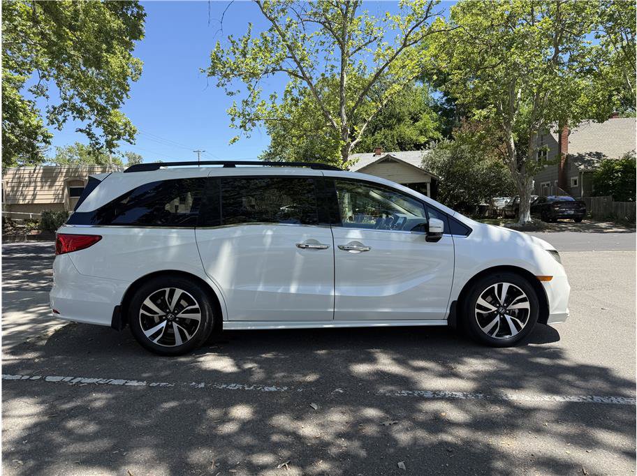 Used 2018 Honda Odyssey Elite image 4