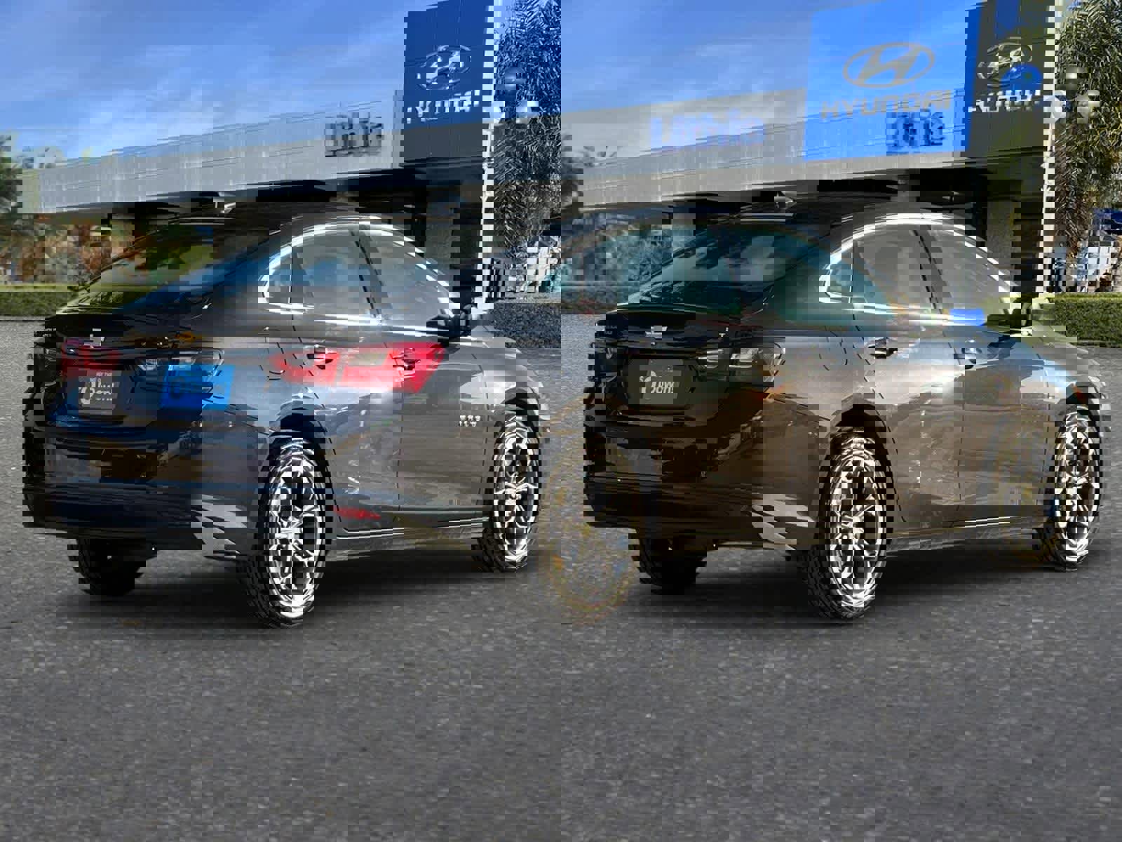 Used 2023 Chevrolet Malibu LT video 3