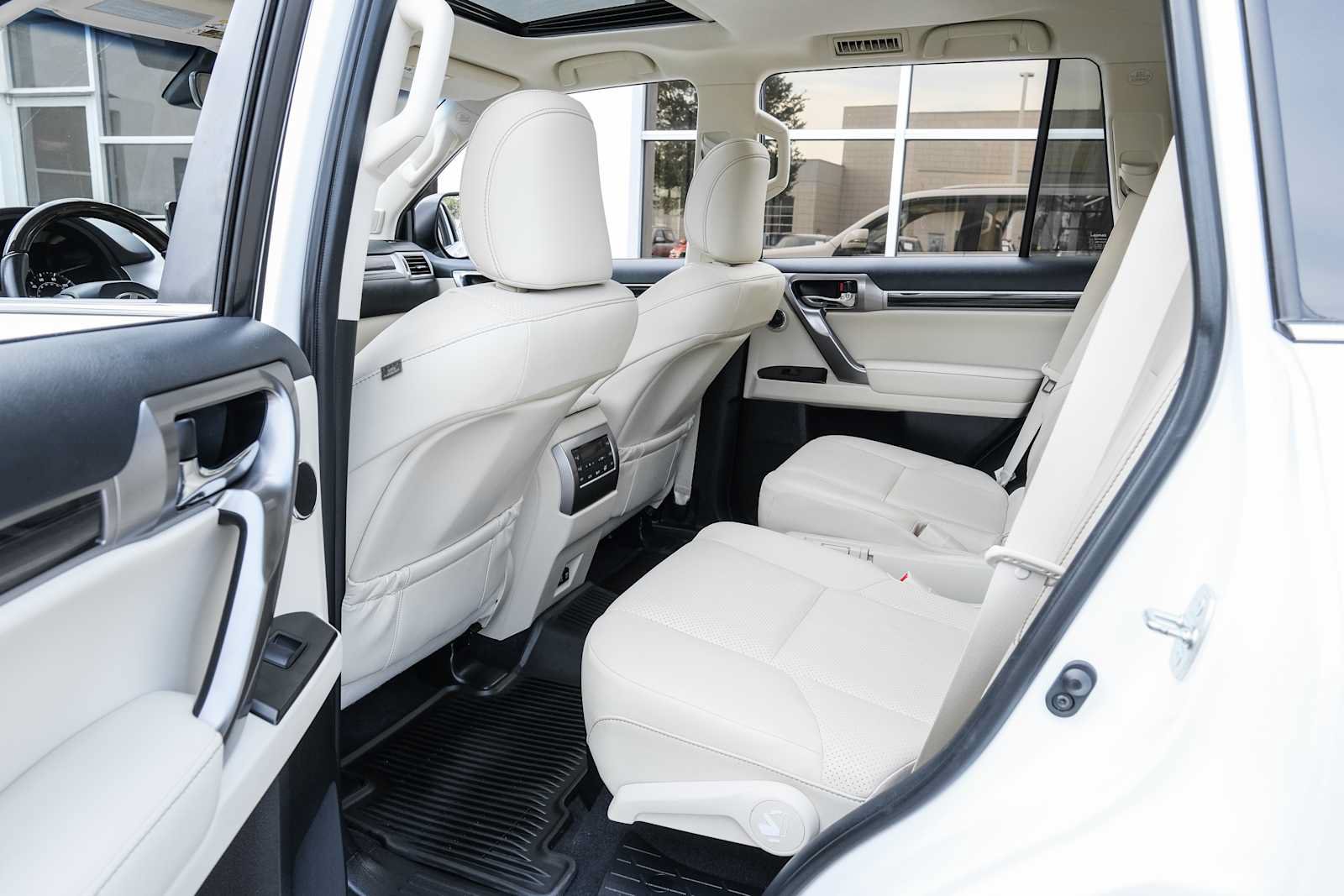 Used 2022 Lexus GX 460 Luxury w/ Sport Design Package AWD/4WD image 28