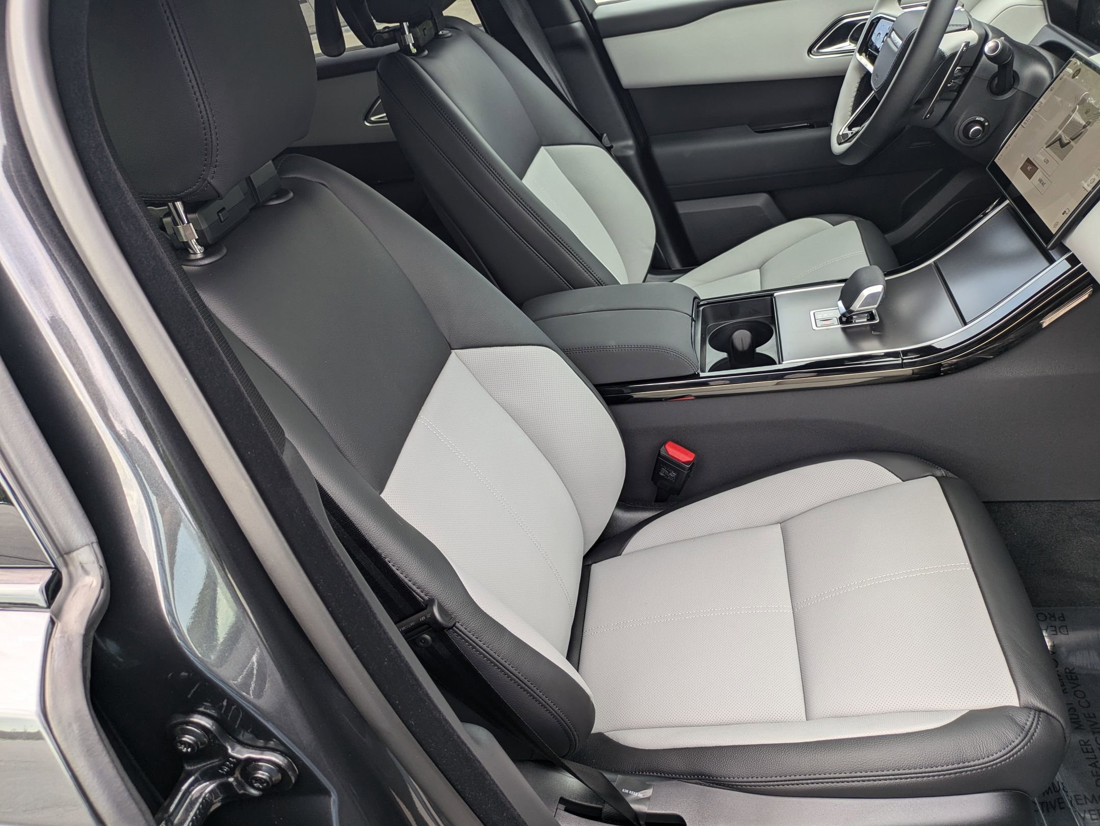 New 2026 Land Rover Range Rover Velar Dynamic SE image 30