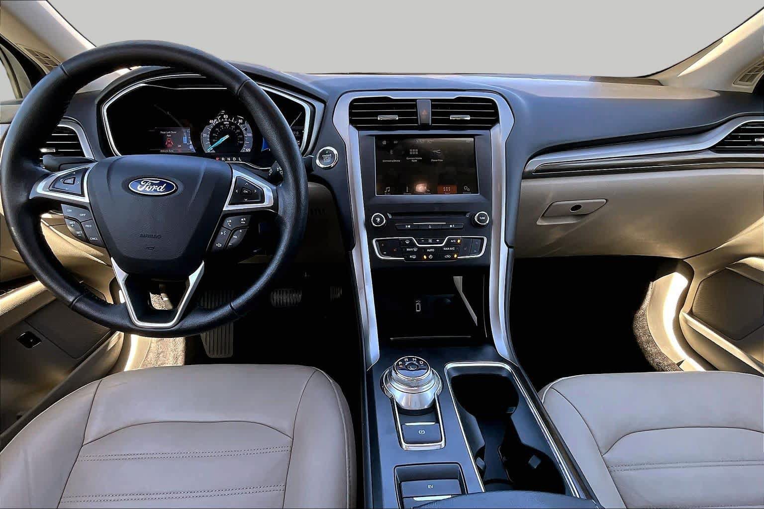 Used 2017 Ford Fusion Energi SE FWD image 14