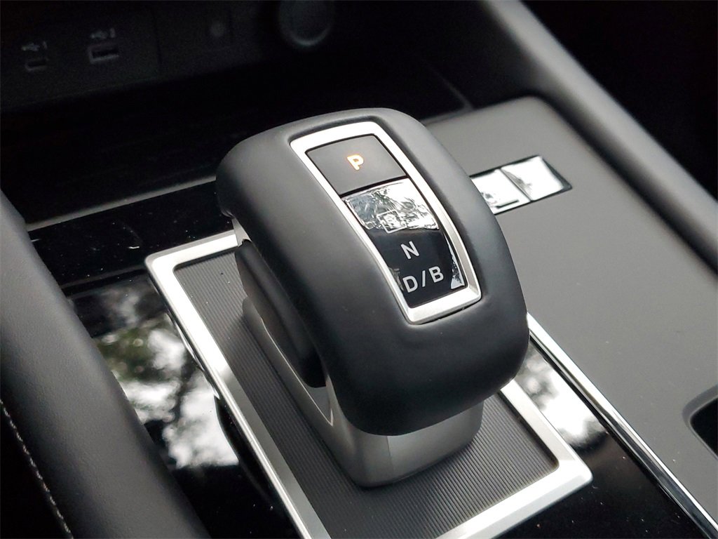 New 2025 Mitsubishi Outlander SE image 24