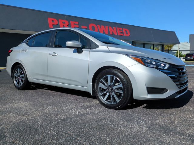 Used 2025 Nissan Versa SV w/ Trunk Package image 2