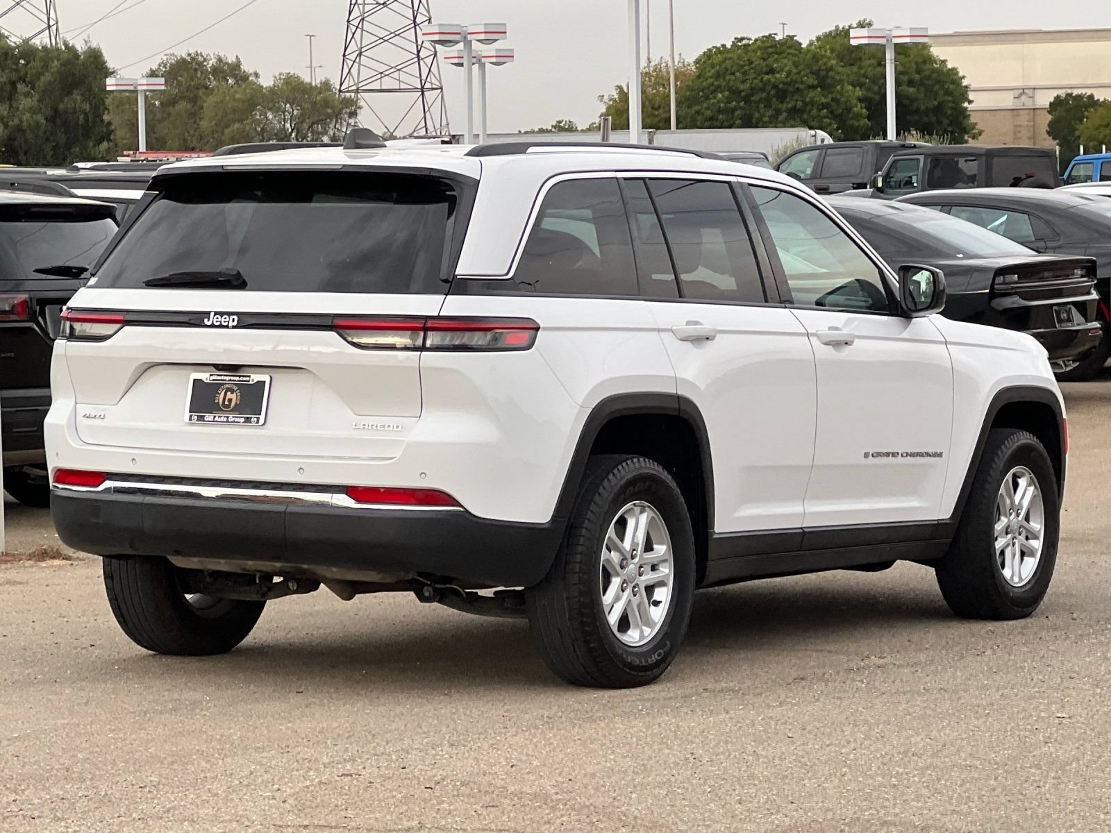 Used 2023 Jeep Grand Cherokee Laredo AWD/4WD image 4