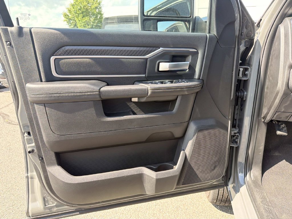 New 2026 RAM 3500 Big Horn AWD/4WD image 15
