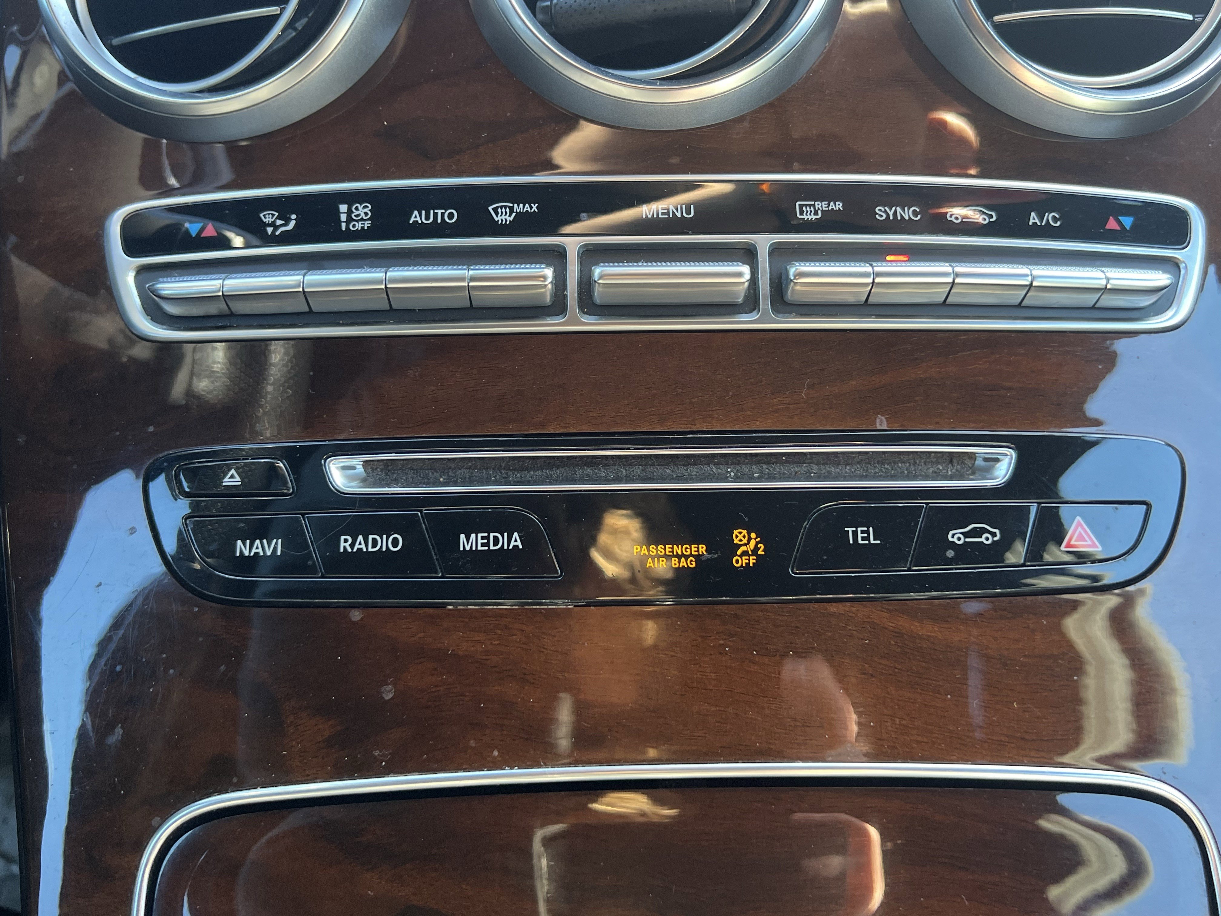 Certified 2019 Mercedes-Benz GLC 300 4MATIC w/ Driver Assistance Package image 29