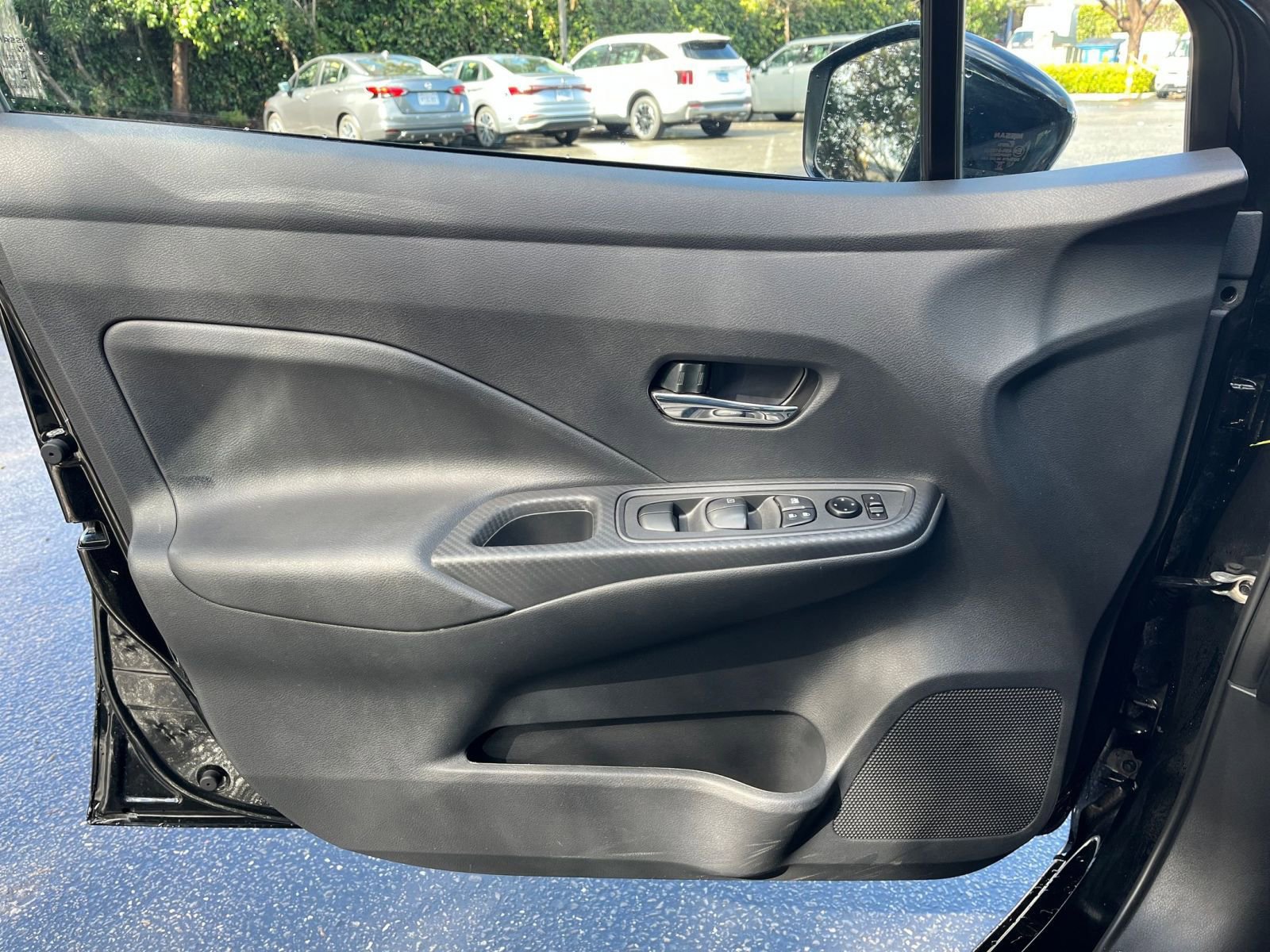 Used 2025 Nissan Versa SV image 18