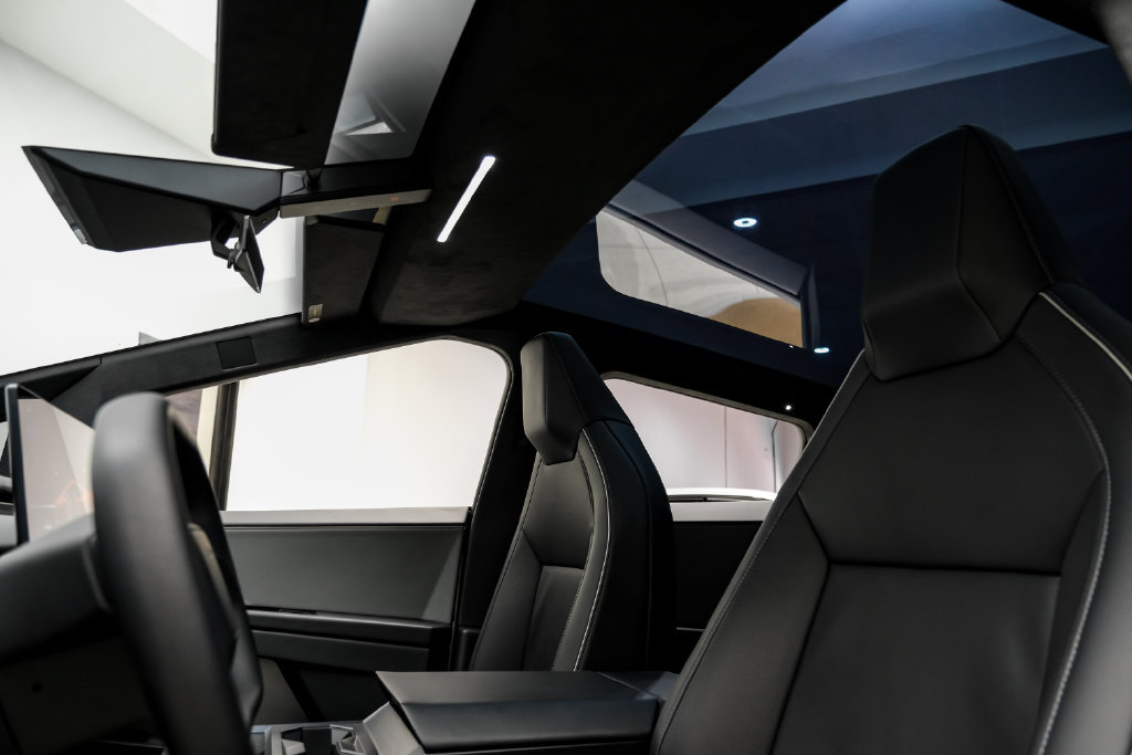 Used 2024 Tesla Cybertruck Cyberbeast AWD/4WD image 7