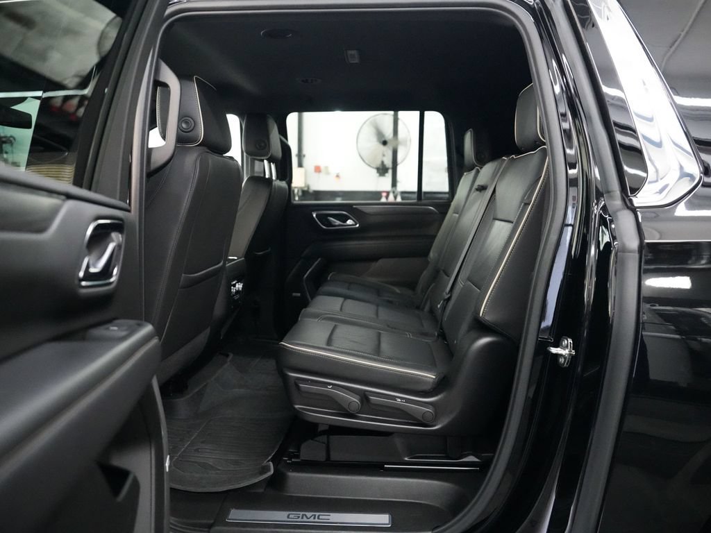 Used 2024 GMC Yukon XL SLT w/ SLT Luxury Package AWD/4WD image 30